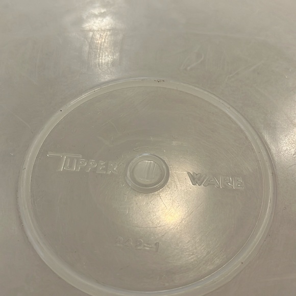 Large Tupperware container - Picture 4 of 7